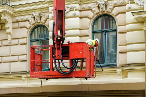 Cost of Building Power Washing in Camarillo