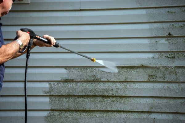 Cost of Vinyl Siding Power Washing in Camarillo