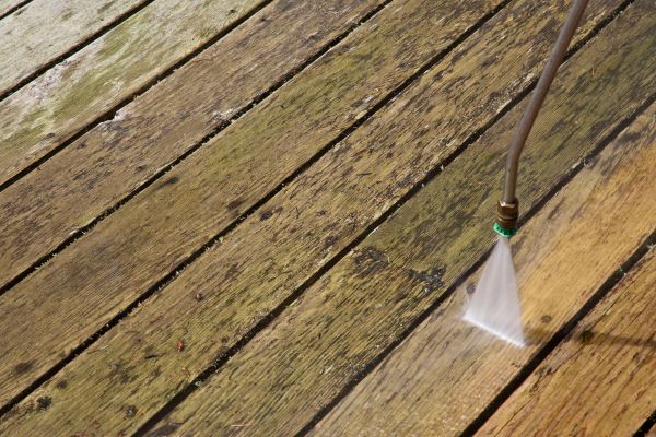Cost of Deck Mold Removal in Camarillo